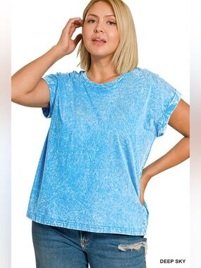 Zenana PLUS CRINKLE WASHED ROUND NECK FOLDED SHORT SLEEVE TEE